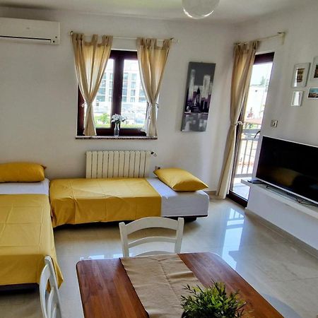 Apartments Villa Alba II ポレッチ 部屋 写真